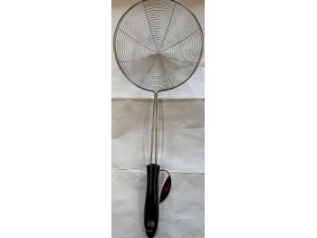 STRAINER WITH BLACK HANDLE  